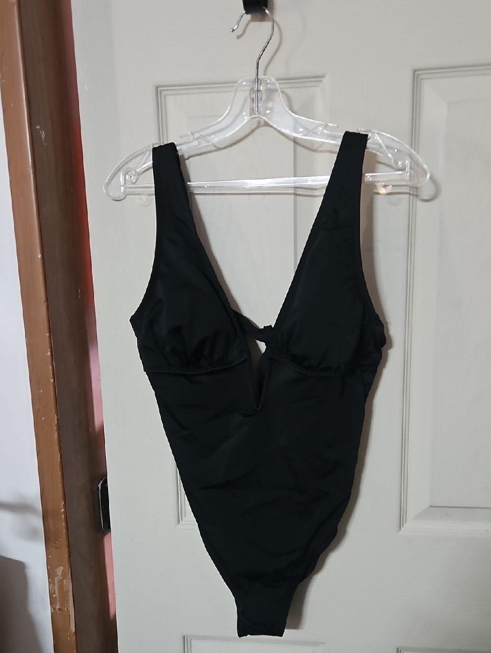SHADE & SHORE BLACK DEEP V ONE PIECE SWIMSUIT: NEW WITH TAGS: SIZE M